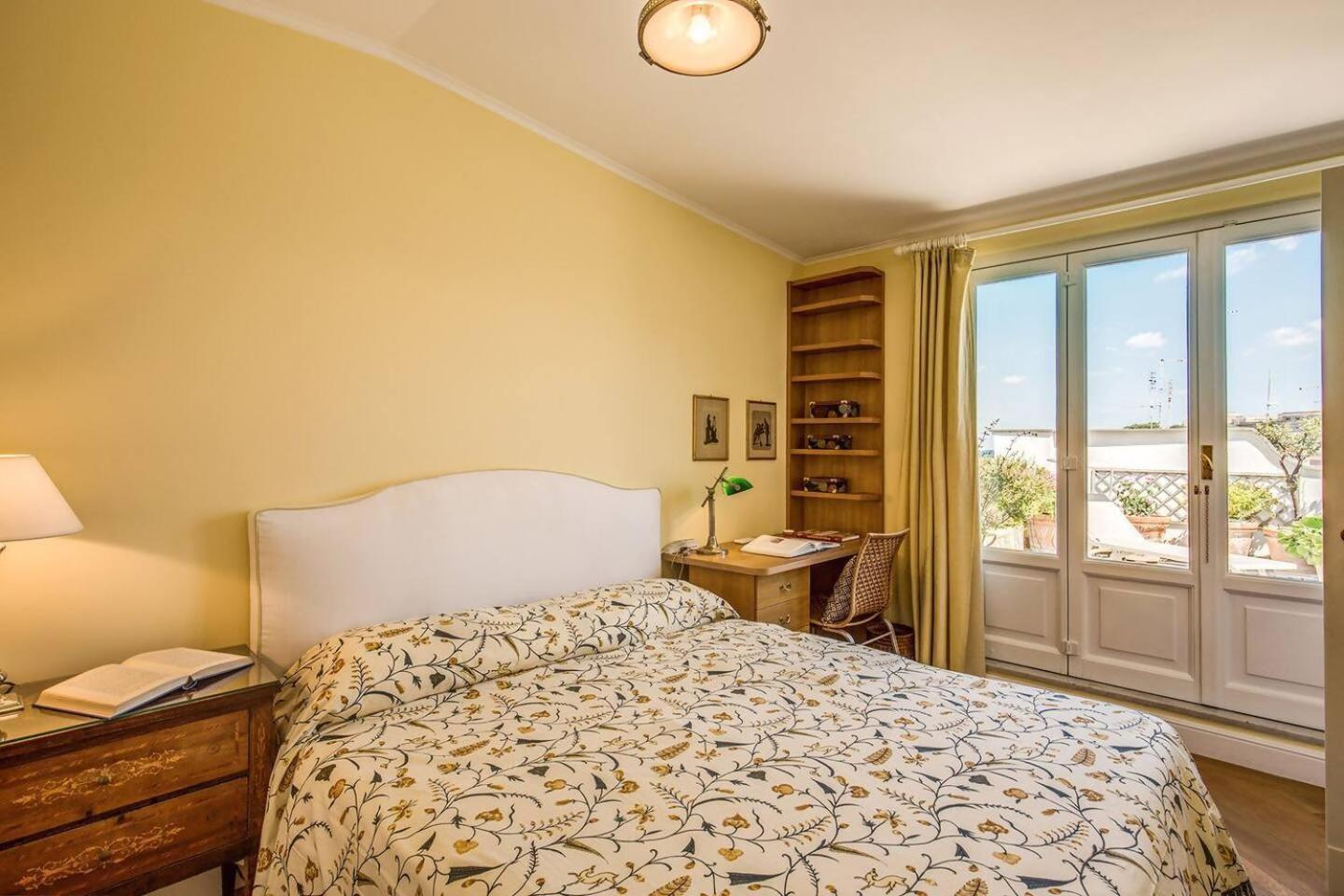 Attic With Terrace Overlooking St Peters Basilica Rome Buitenkant foto