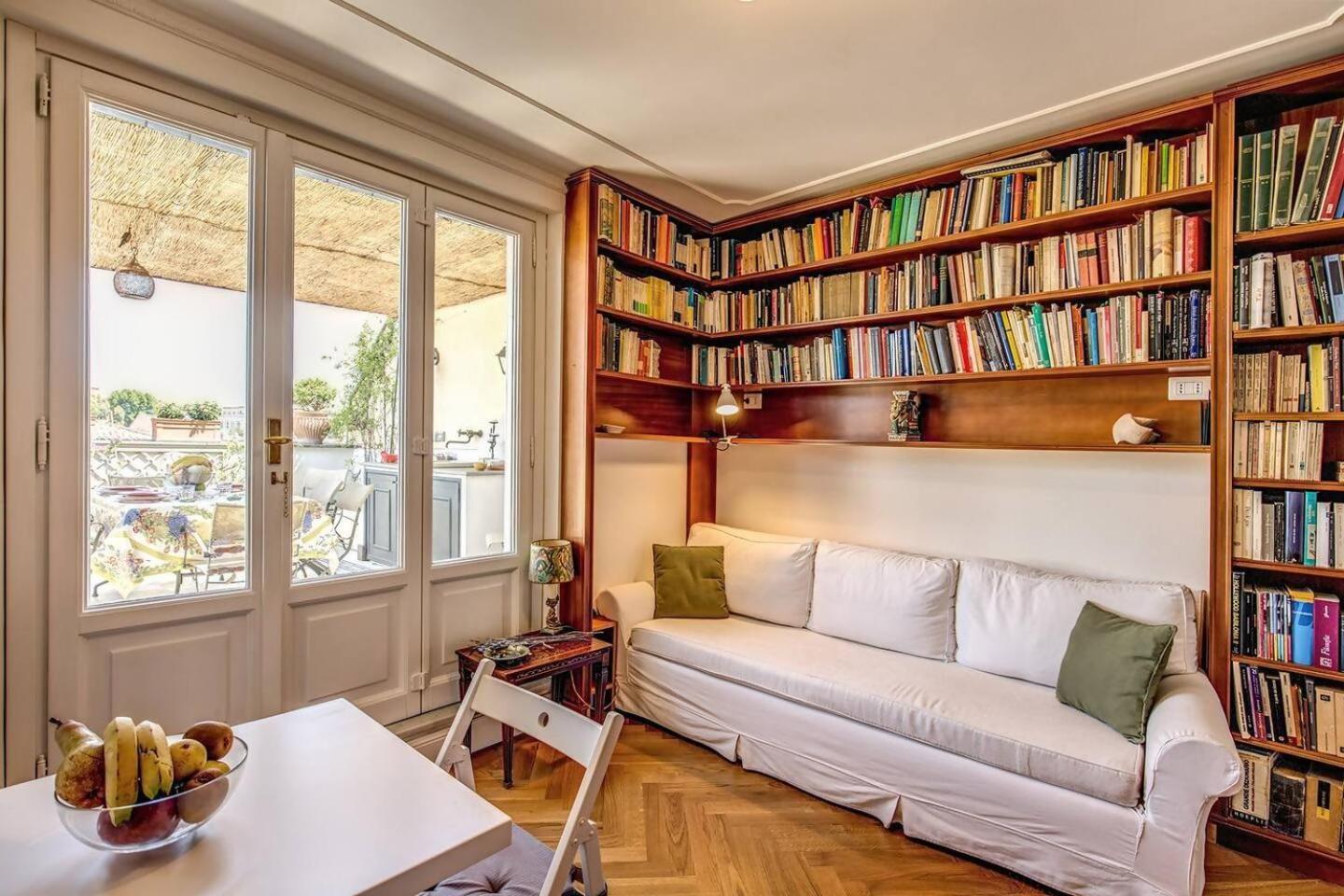 Attic With Terrace Overlooking St Peters Basilica Rome Buitenkant foto