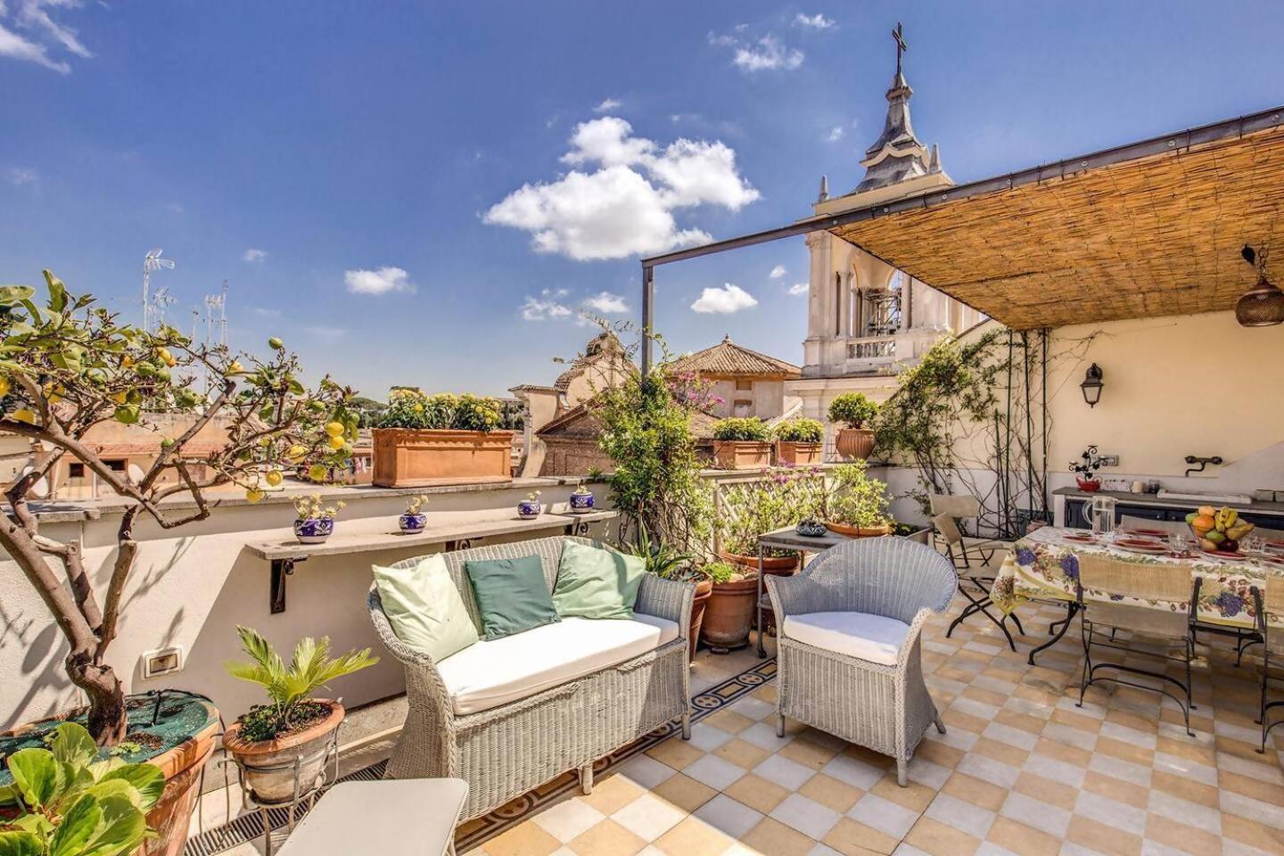 Attic With Terrace Overlooking St Peters Basilica Rome Buitenkant foto
